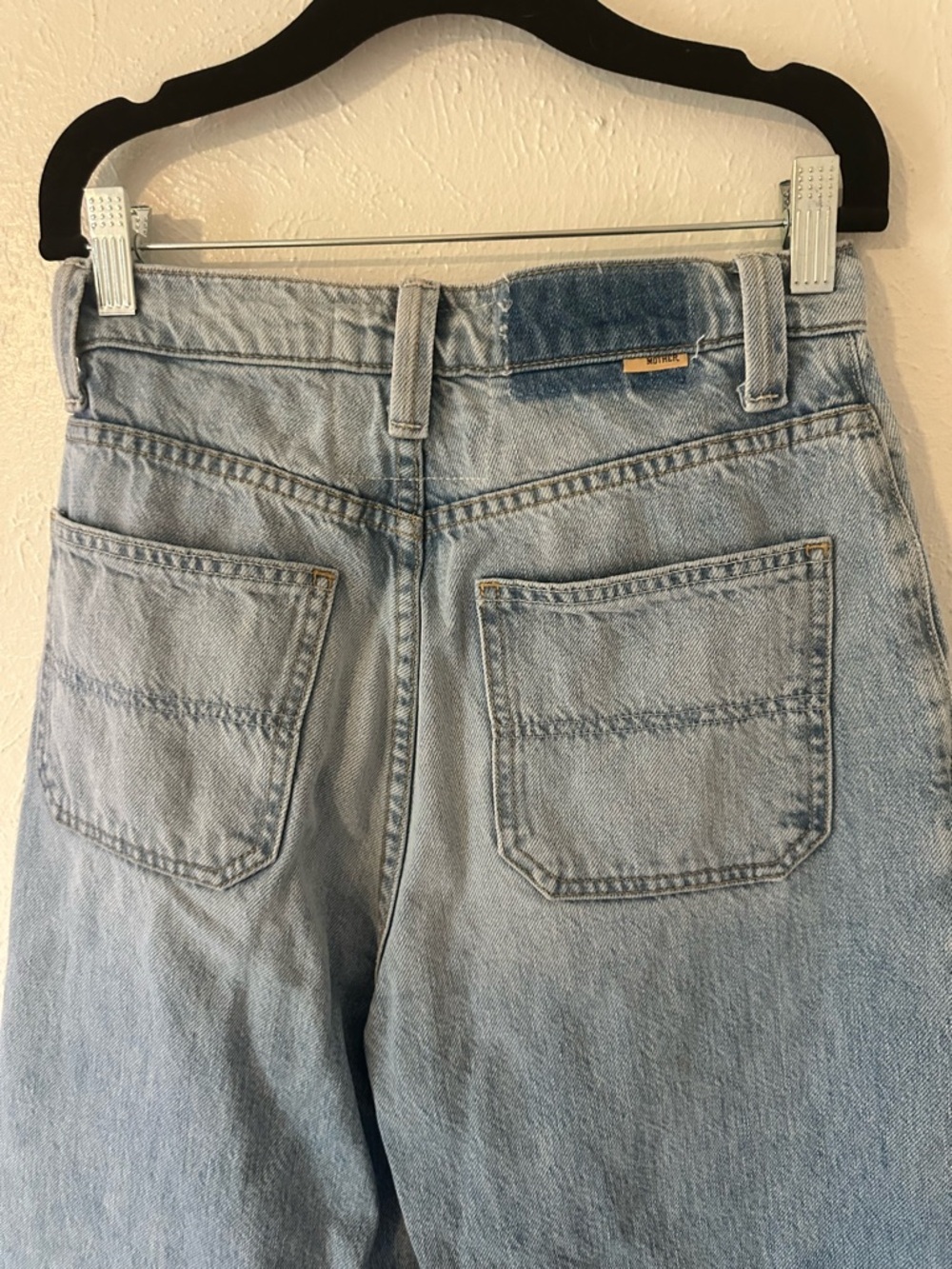 Mother The Quartet Breaker Skimp Jeans in I'm With The Band
Size 24​ - Picture 8 of 11